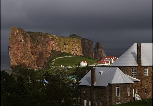Percé, église, pointe et roche #02